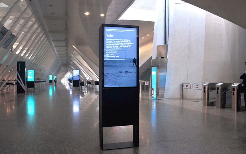 How Your Business Can Save Time And Money With High Tech Digital Signage